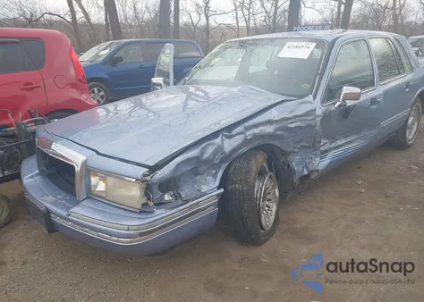 1994 Lincoln Town Car Executive z USA, uszkodzony, nr VIN 1LNLM81W0RY669379